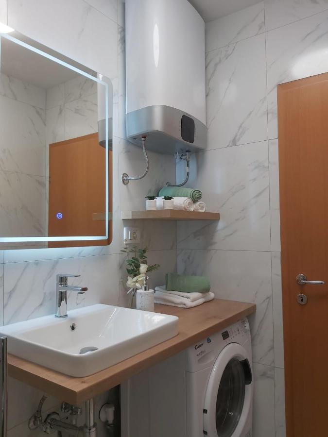 Villa Seaview With Pool - Apartment Yellow Trogir Bagian luar foto