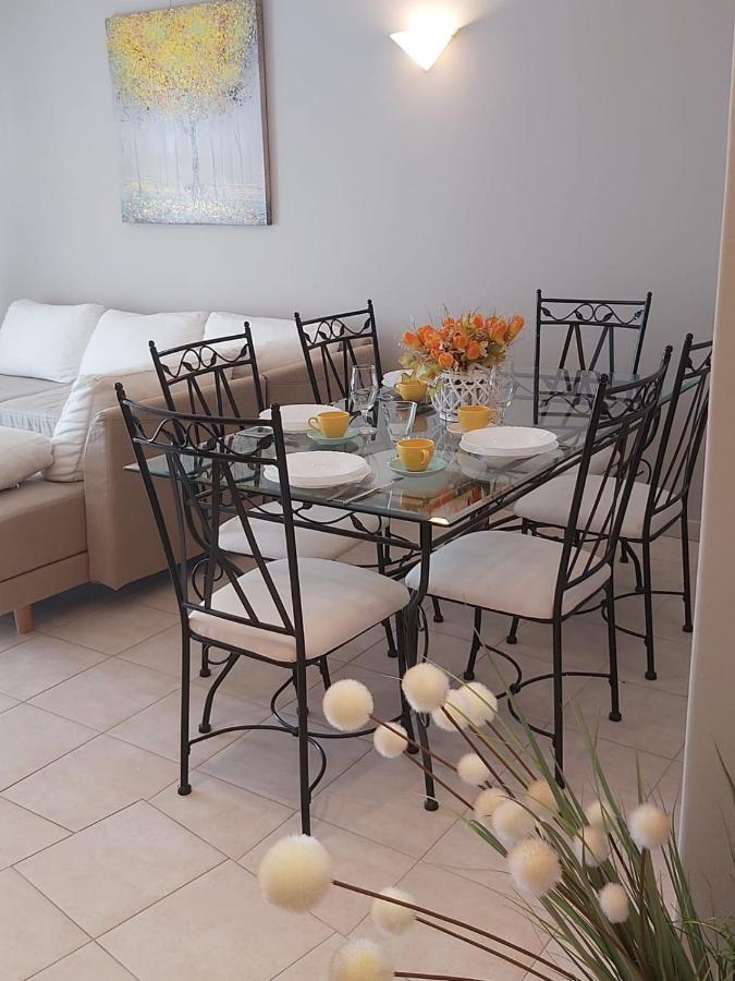 Villa Seaview With Pool - Apartment Yellow Trogir Bagian luar foto