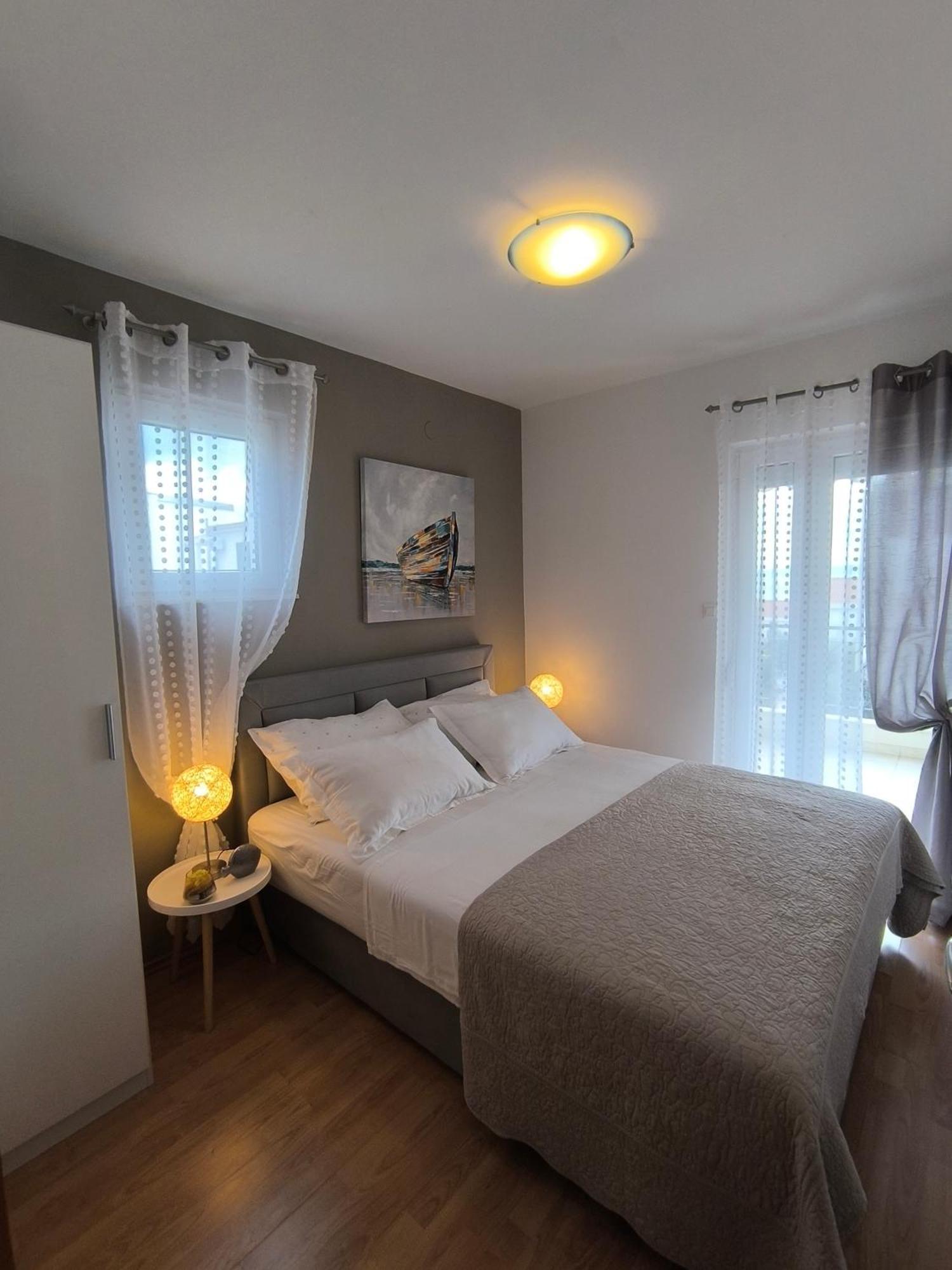 Villa Seaview With Pool - Apartment Yellow Trogir Bagian luar foto