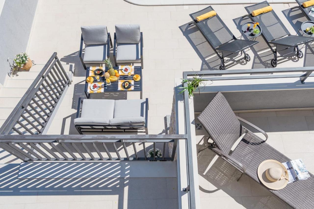 Villa Seaview With Pool - Apartment Yellow Trogir Bagian luar foto
