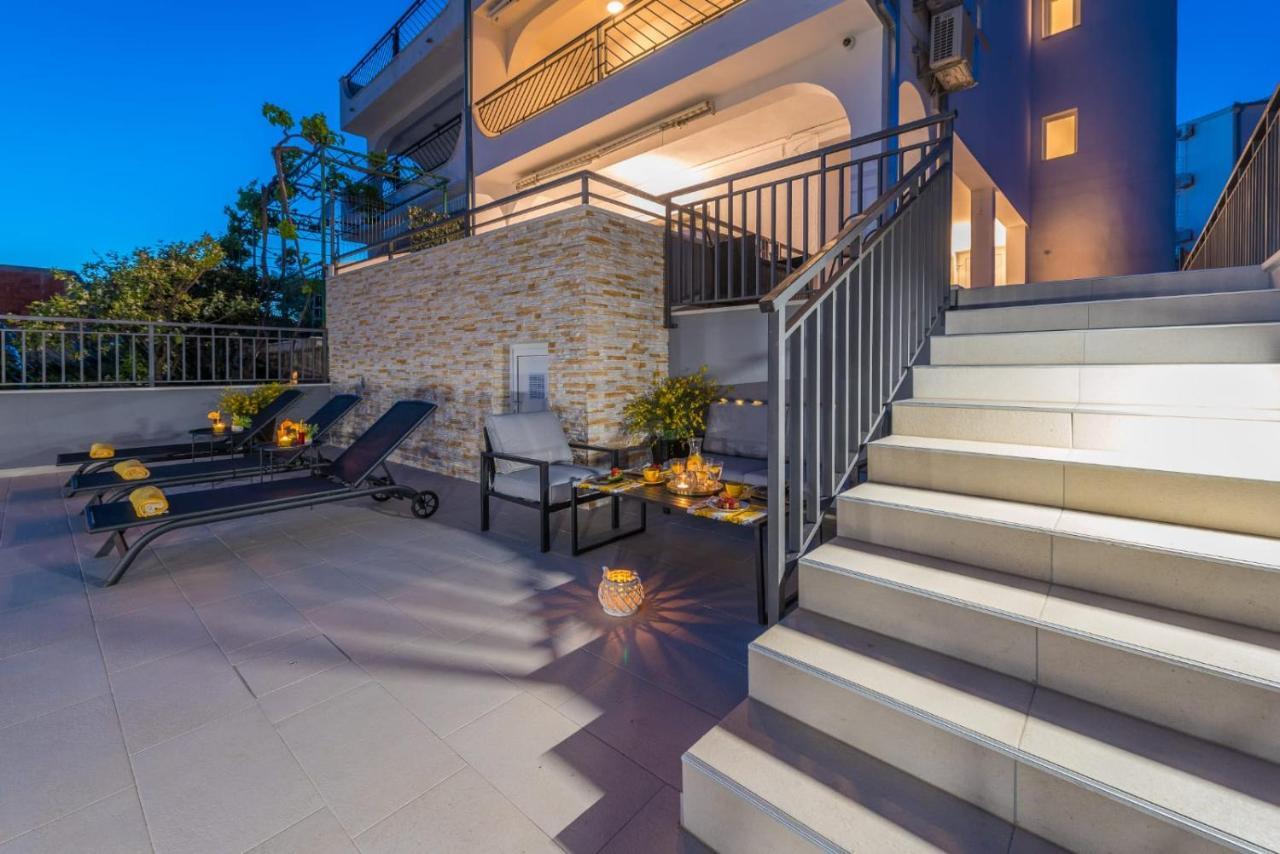 Villa Seaview With Pool - Apartment Yellow Trogir Bagian luar foto